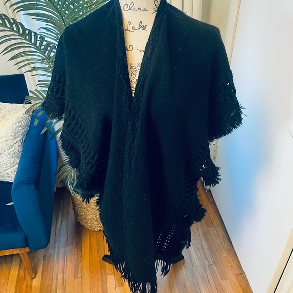 Knitted Poncho/Cardigan with Wooden Buttons - Picture 13 of 16